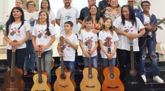 Sinop (MT): Crianças e adolescentes se apresentam durante Missa dos Pais